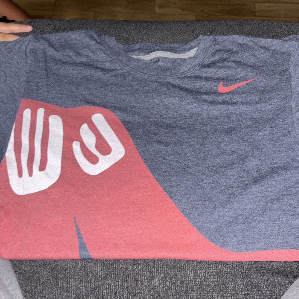 Nike Tee - Picture 2 of 3